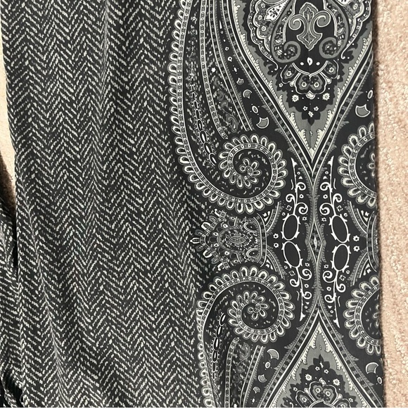 Michael Kors Wide Leg Paisley print dress pants. Womens size 10 - Picture 4 of 7